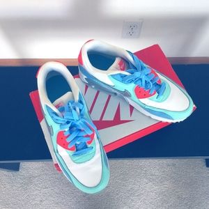 NIKE AIR MAX